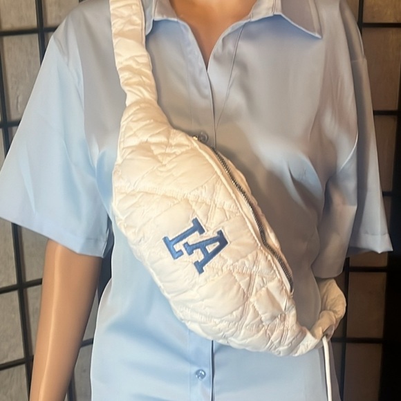 LA Puffer Fanny Bag BNWT with beautiful blue & white embroidery on it! - Picture 6 of 6